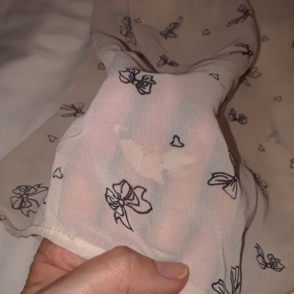 𝅺mary Jane USA sheer bowtie patterned top - Picture 3 of 6